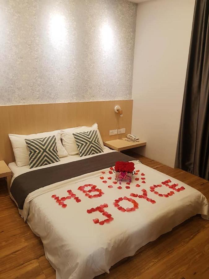 The Tree Hotel Muar Luaran gambar